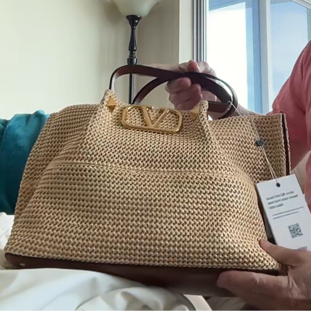 Valentino Garavani Vlogo straw medium tote - Picture 13 of 16